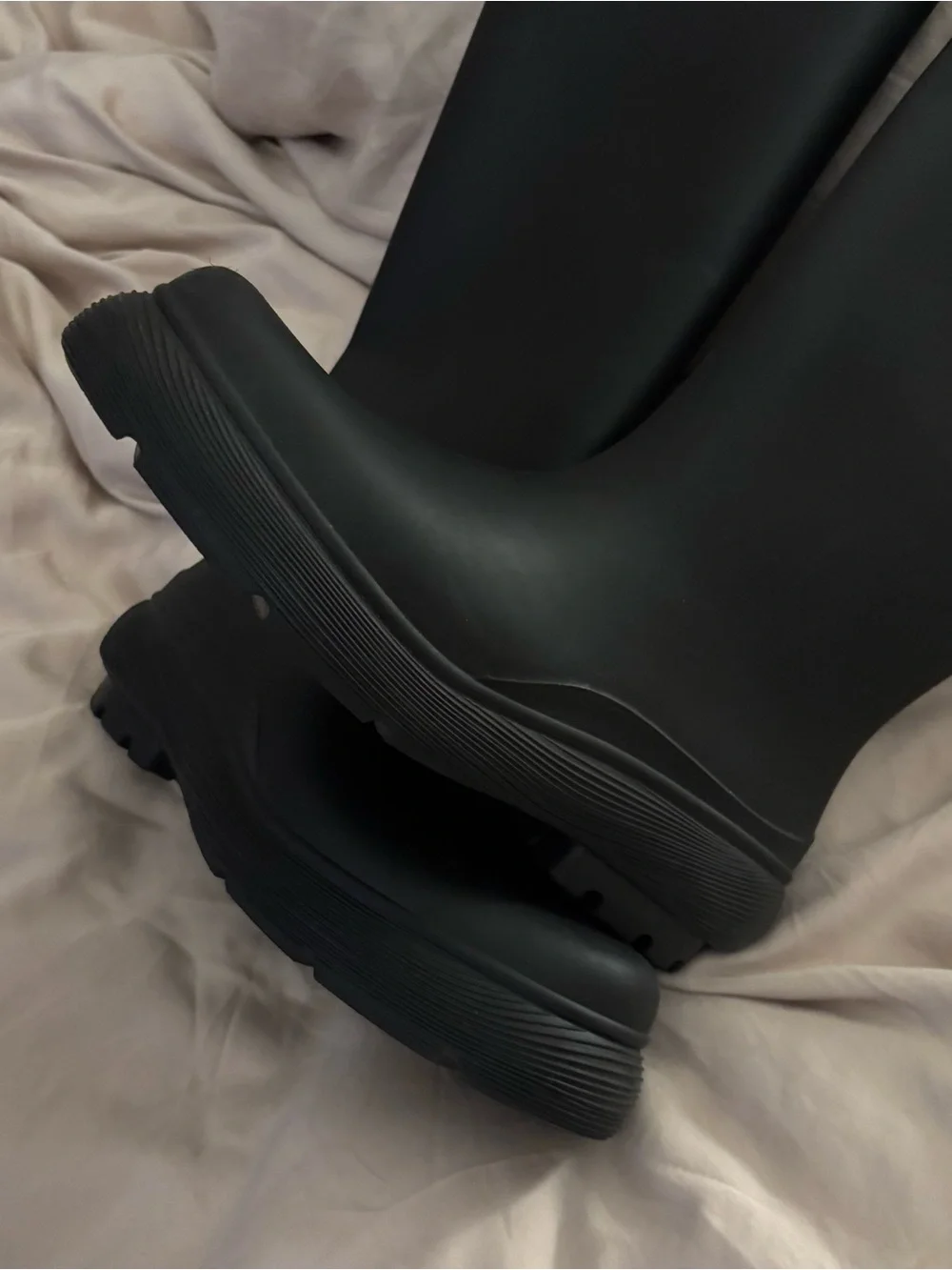 Zara minimalist knee